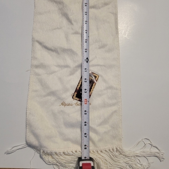 ALPACA CAMARGO NWT Long Tasseled Scarf. - Picture 9 of 10